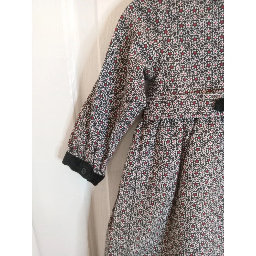 Sarah Louise (England) Hands mocked Black Velvet Collar Floral Print Size‎ 18 MS